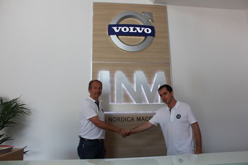 Da destra, Stefano Verdi, Area manager Volvo CE Italia e Guido Chiaravallotti di La Nordica Macchine srl